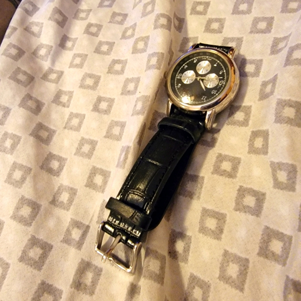 Pre owned avon watch